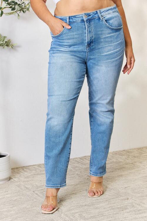 How to Wear High Waisted Jeans - The New Mom Jean - Walking in Memphis in  High Heels