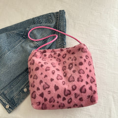 Bolso de hombro peludo con estampado de leopardo