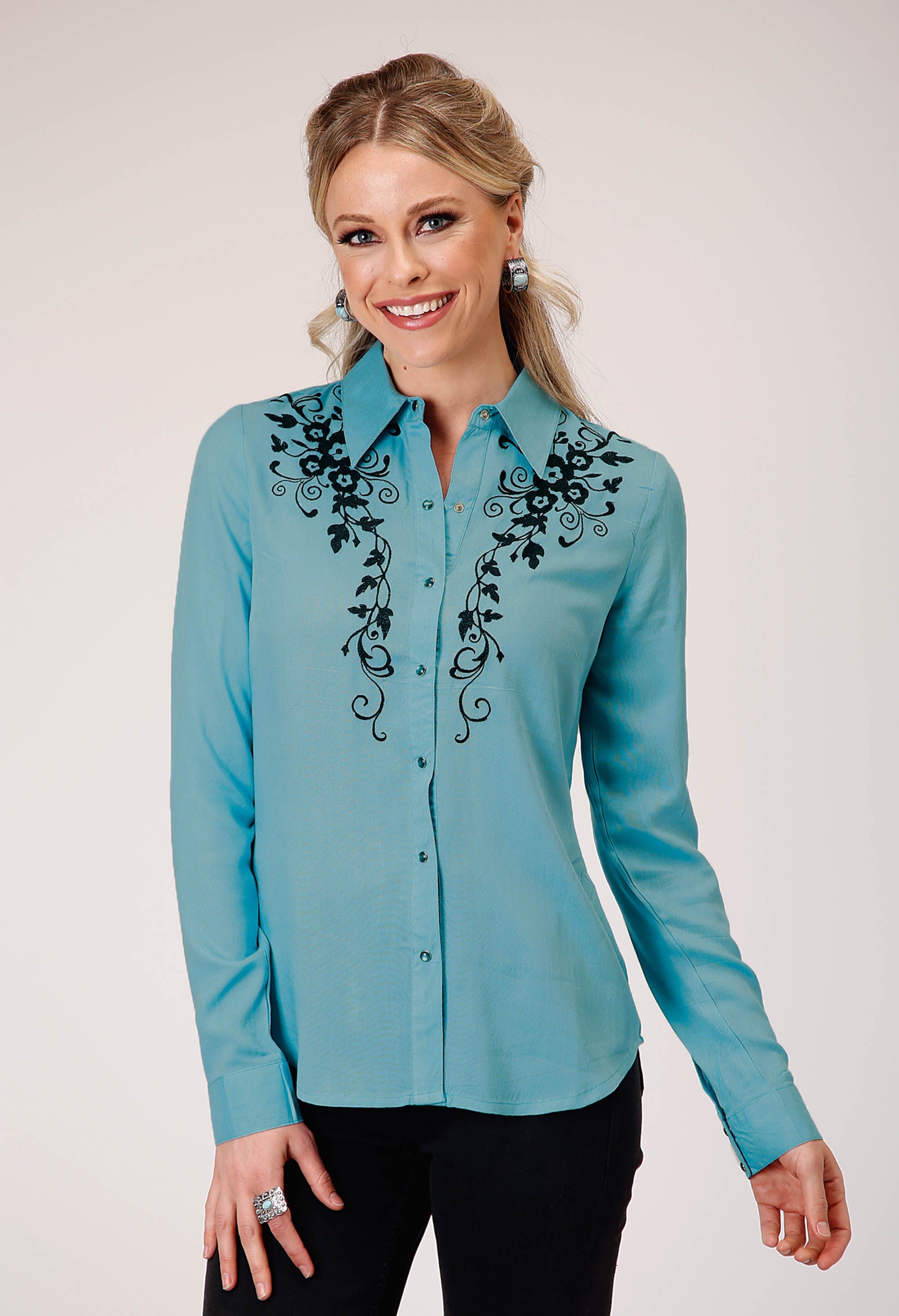 Roper Womens Long Sleeve Button Rayon Challis Blousen Western Shirt With Embroidery On Front And Sleeves