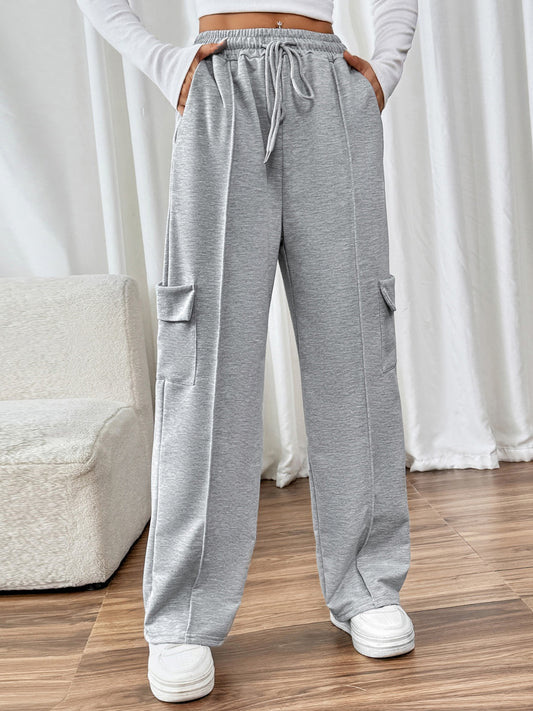 Pantalones anchos con bolsillos y cordón