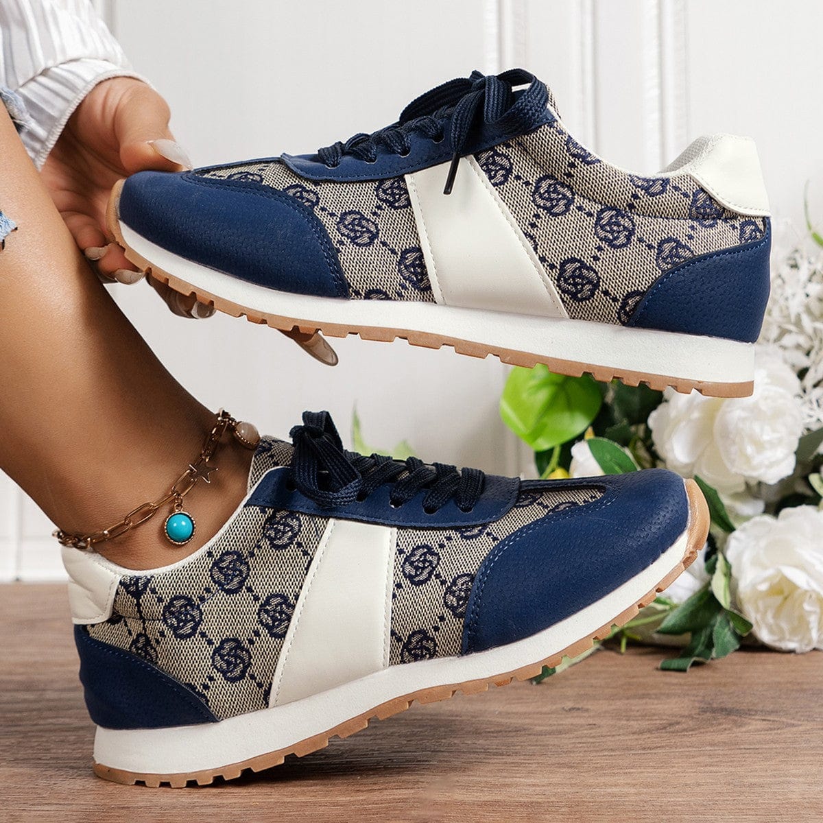 Floral Round Toe Flat Sneakers - Trendsi