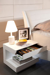 16" White Glossy Veneer Nightstand