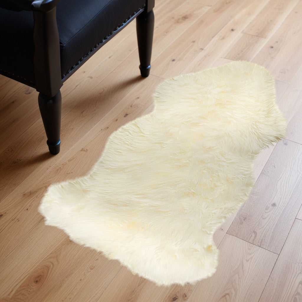 2' X 3' White Natural New Zealand Sheepskin Wool Area Rug