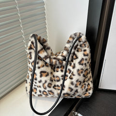 Bolso de hombro peludo con estampado de leopardo