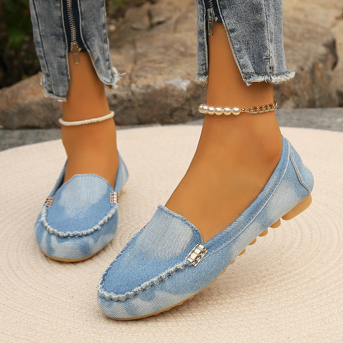 Round Toe Flat Loafers Trendsi