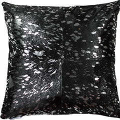 Almohada decorativa de piel de vaca negra y plateada de 18"