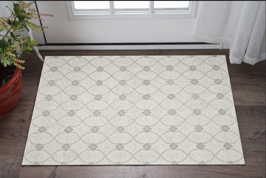 2' X 4' Ivory Wool Quatrefoil Hand Tufted Area Rug