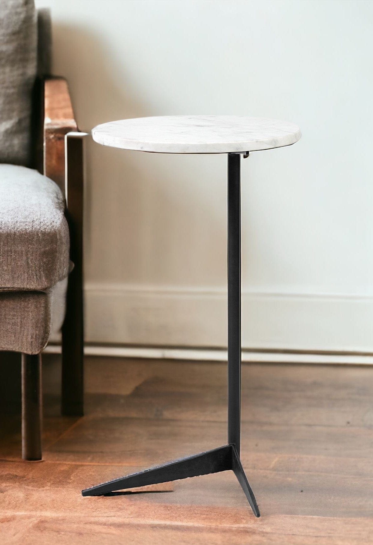 27" Black And White Marble Round End Table - Homeroots