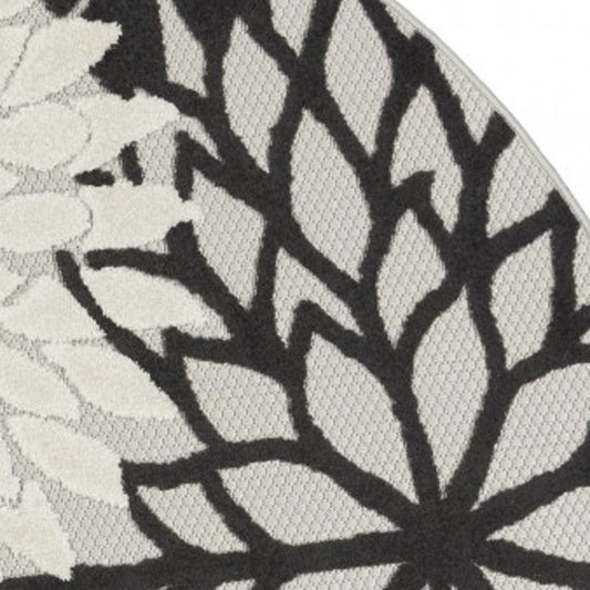 5' Round Black And White Round Floral Indoor Outdoor Area Rug - Homeroots