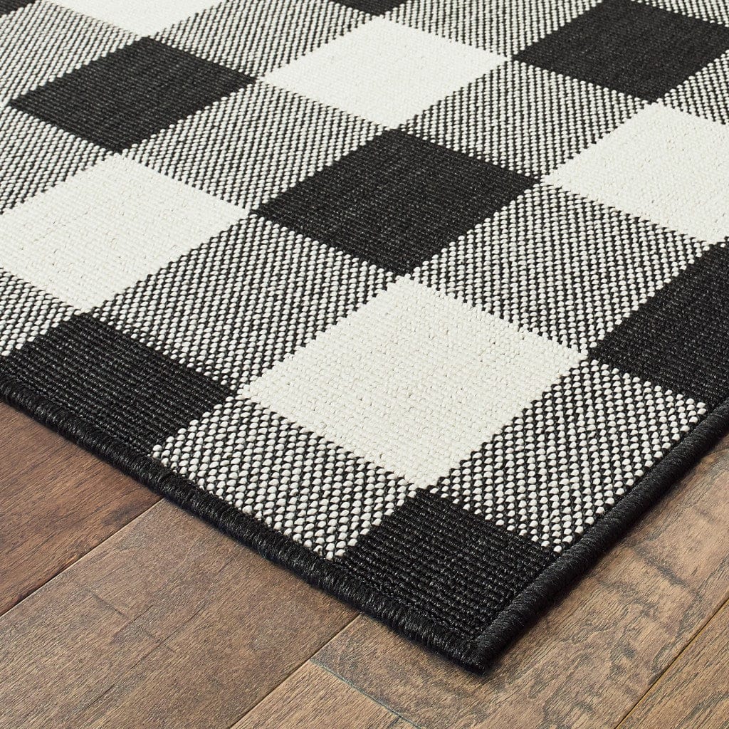 5' X 8' Black and Ivory Indoor Outdoor Area Rug - Homeroots