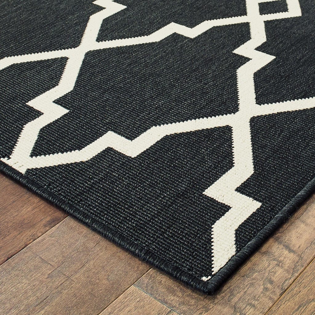 5' X 8' Black and Ivory Indoor Outdoor Area Rug - Homeroots