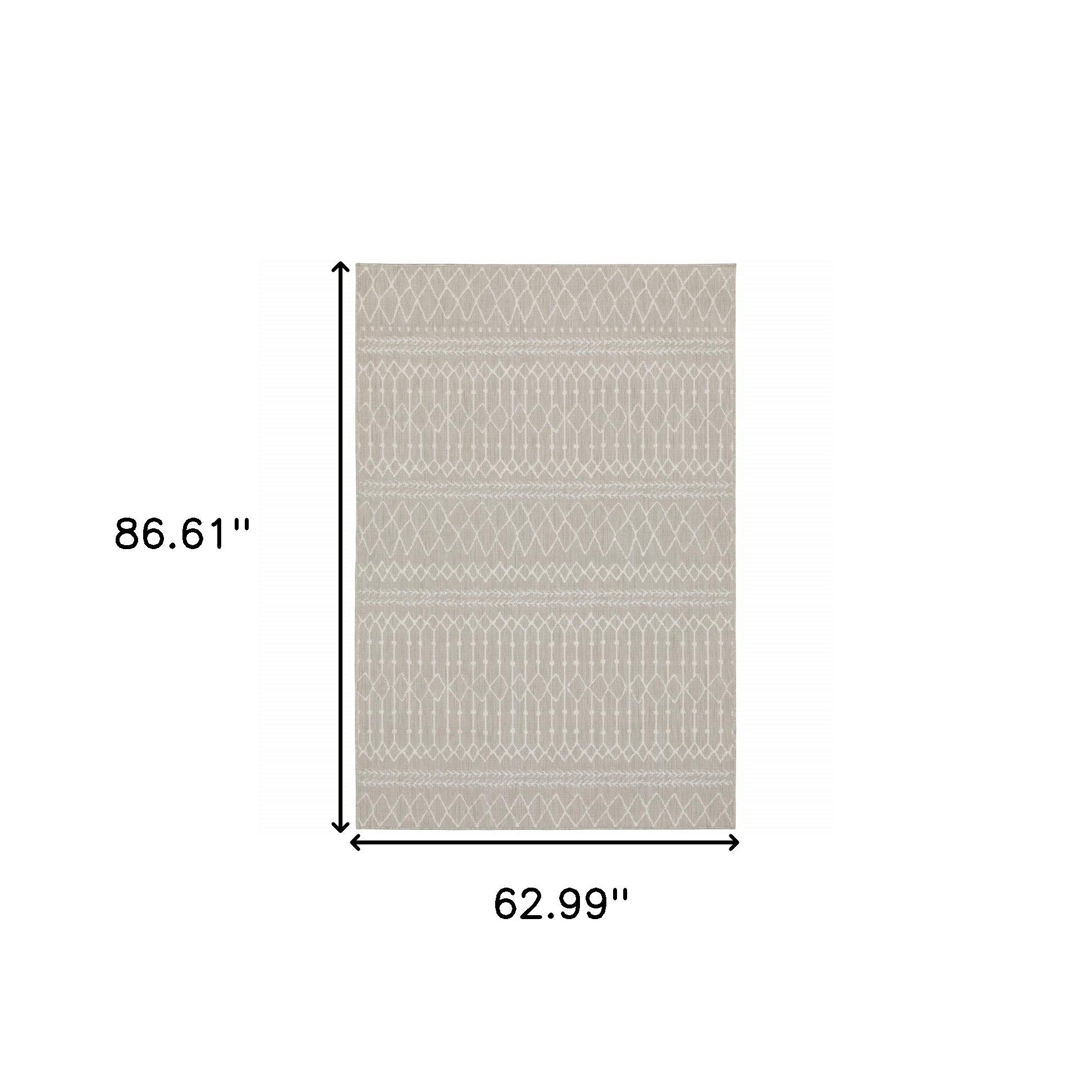 5' X 7' Gray and Ivory Indoor Outdoor Area Rug - Homeroots