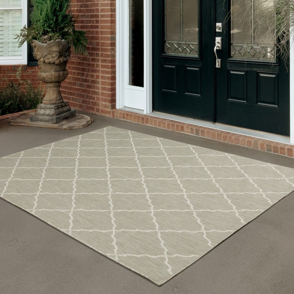 7' X 9' Gray and Ivory Indoor Outdoor Area Rug - Homeroots