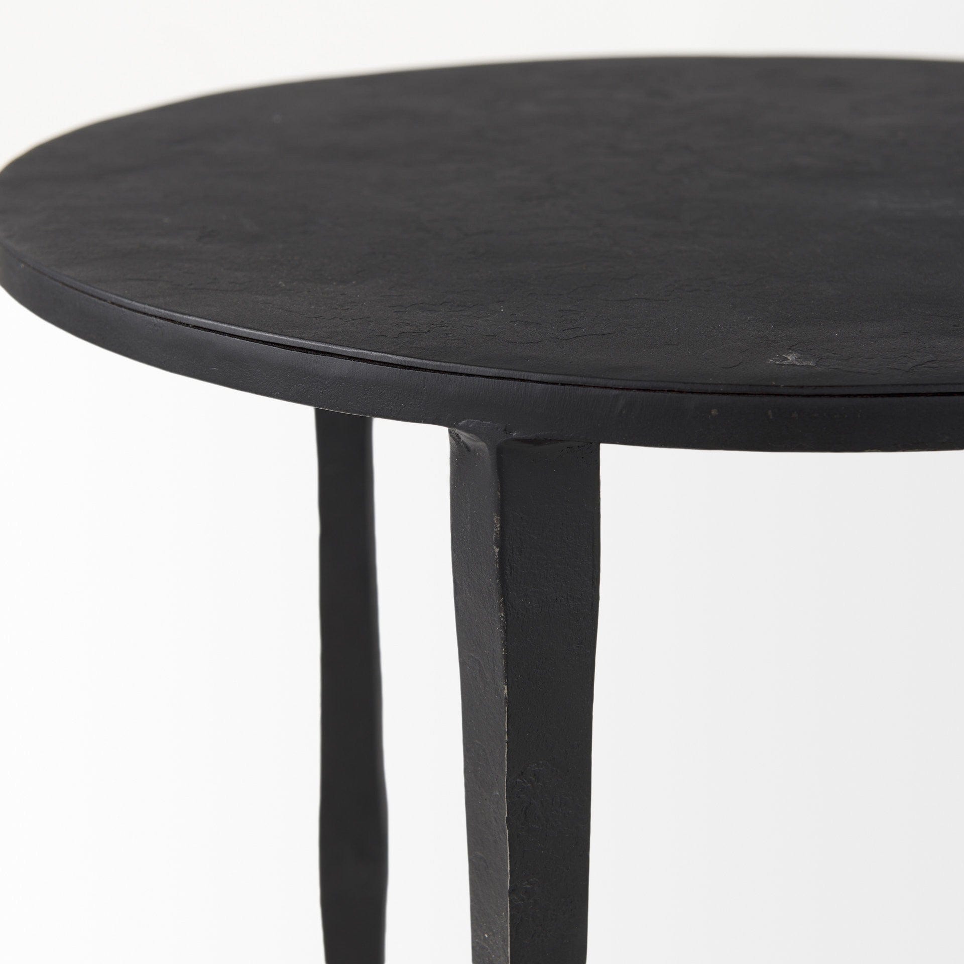 20" Black Iron Round End Table - Homeroots