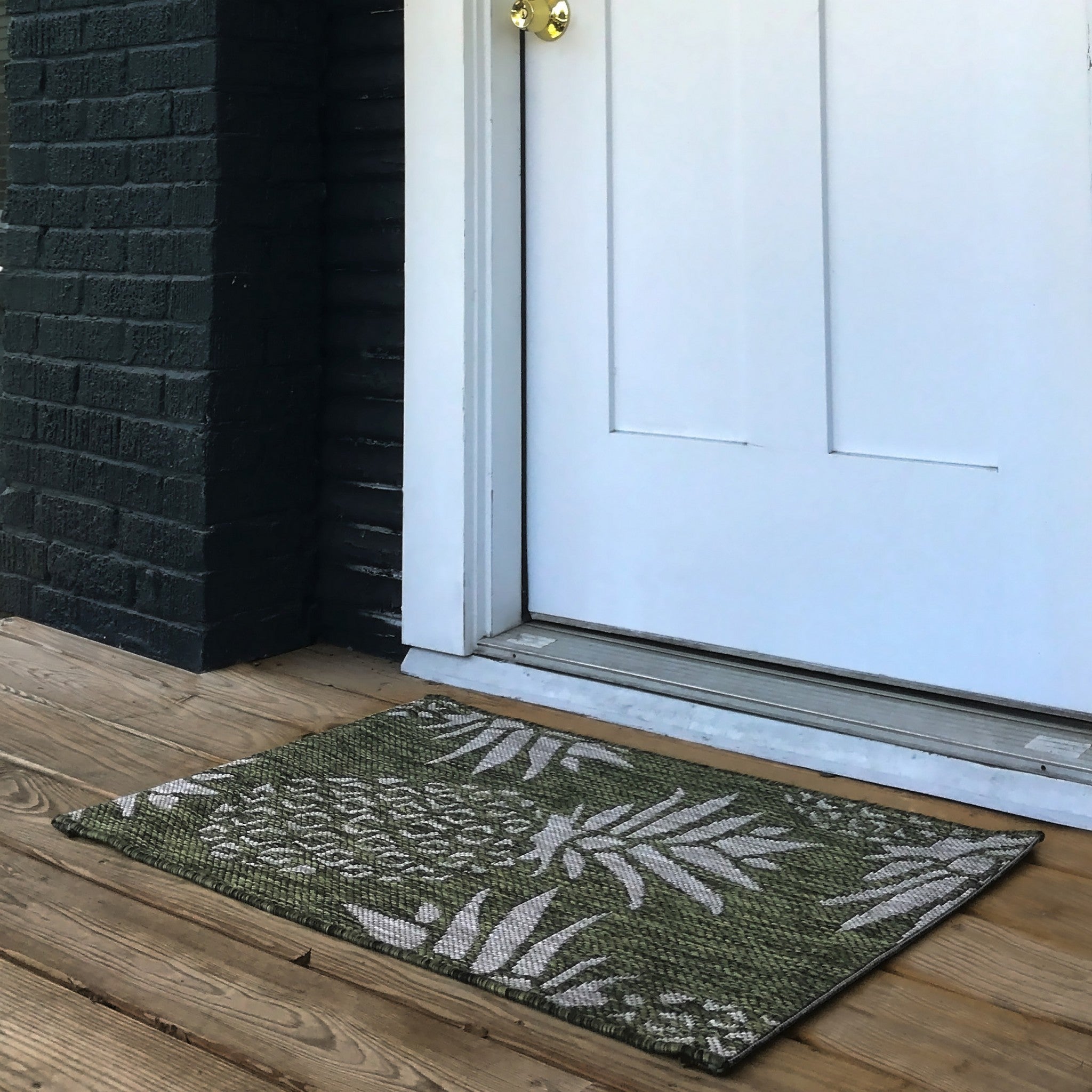 2' X 3' Green Floral Indoor Outdoor Area Rug