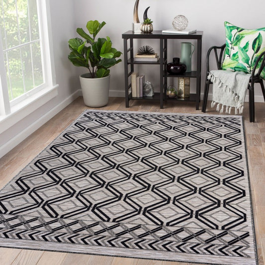 5' X 7' Black And Tan Indoor Outdoor Area Rug