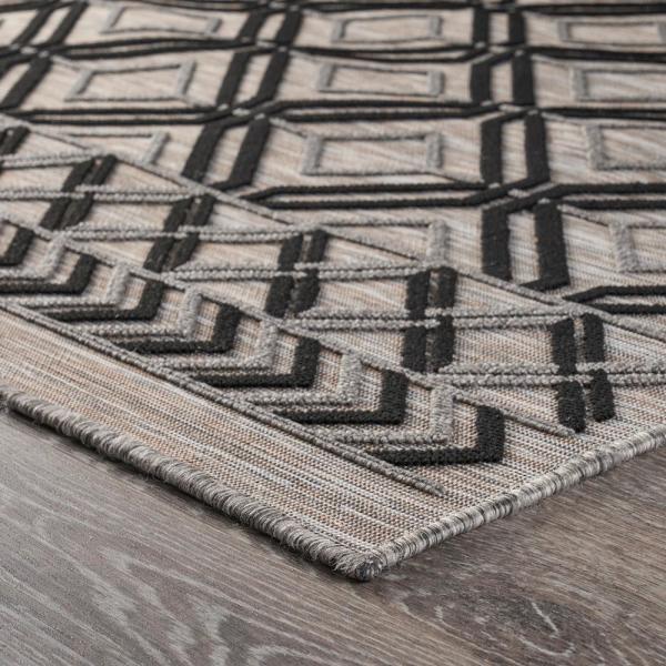 8' X 10' Black And Tan Indoor Outdoor Area Rug