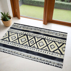 2' X 4' Black and Gray Modern Tribal Washable Floor Mat - Homeroots