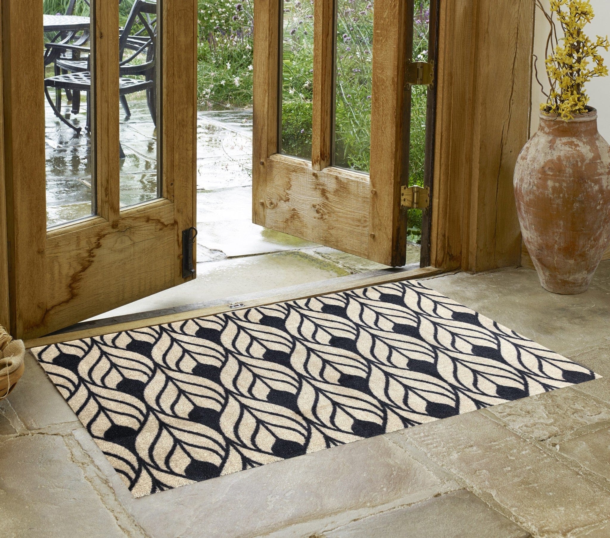 2' X 3' Graphite and Tan Abstract Leaves Washable Floor Mat - Homeroots