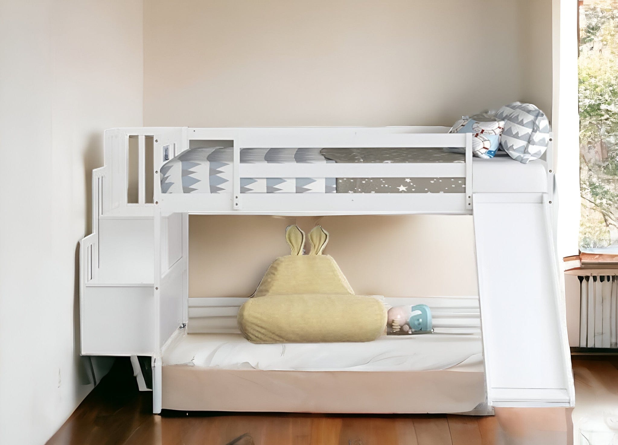 White Twin Traditional Manufactured Wood and Solid Wood Bunk Bed