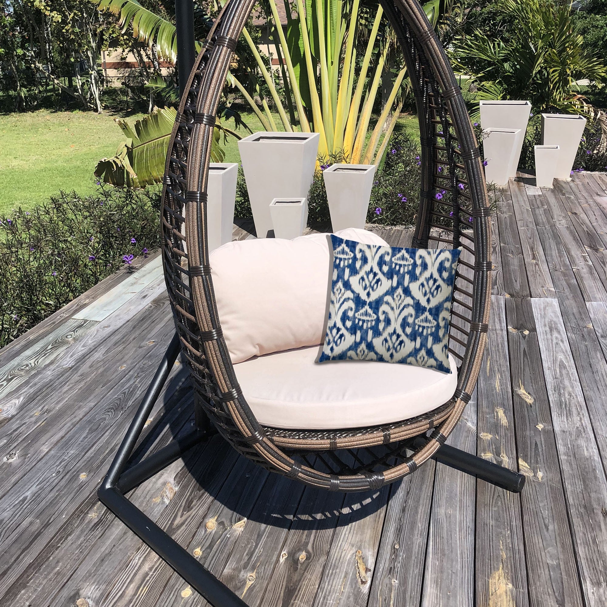 20" X 20" Indigo And Cream Blown Seam Ikat Throw Indoor Outdoor Pillow