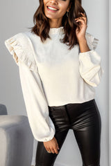 Blusa con cuello alto y mangas abullonadas y volantes