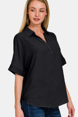 Blusa de manga corta con cuello y cuello texturizado de talla grande Zenana