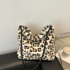 Bolso de hombro peludo con estampado de leopardo