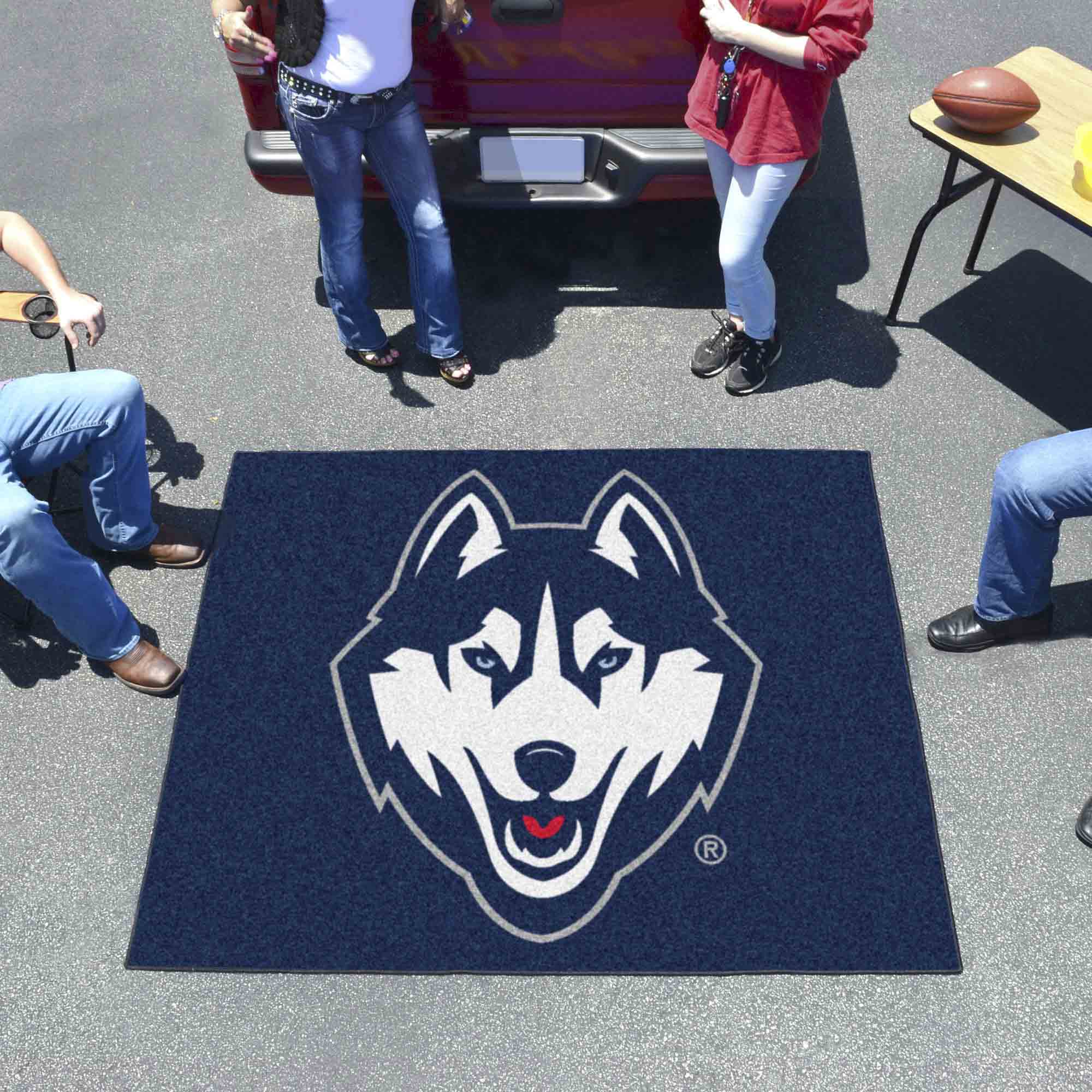 UConn Huskies Tailgater Rug - 5ft. x 6ft.