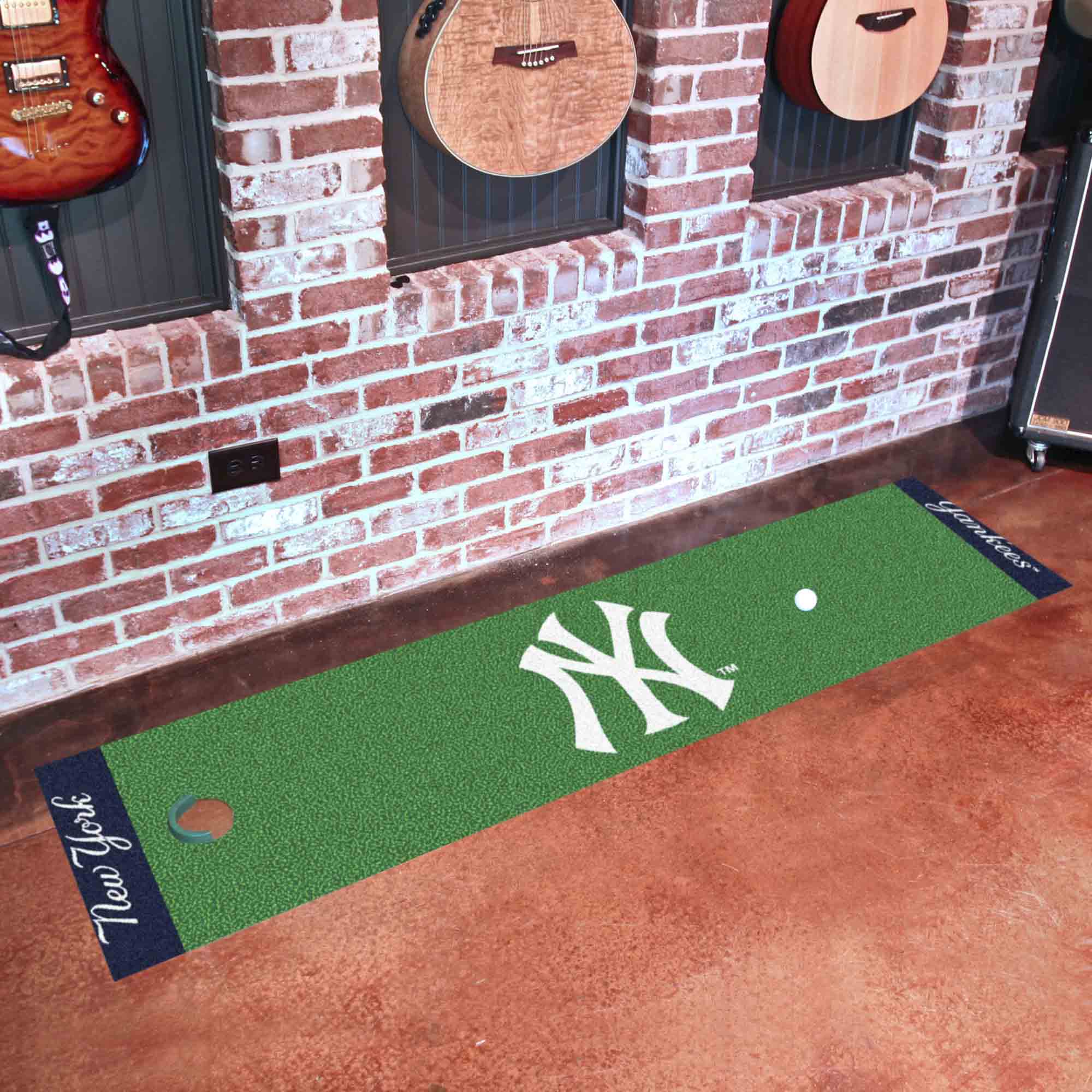 New York Yankees Putting Green Mat - 1.5ft. x 6ft. - New York Yankees