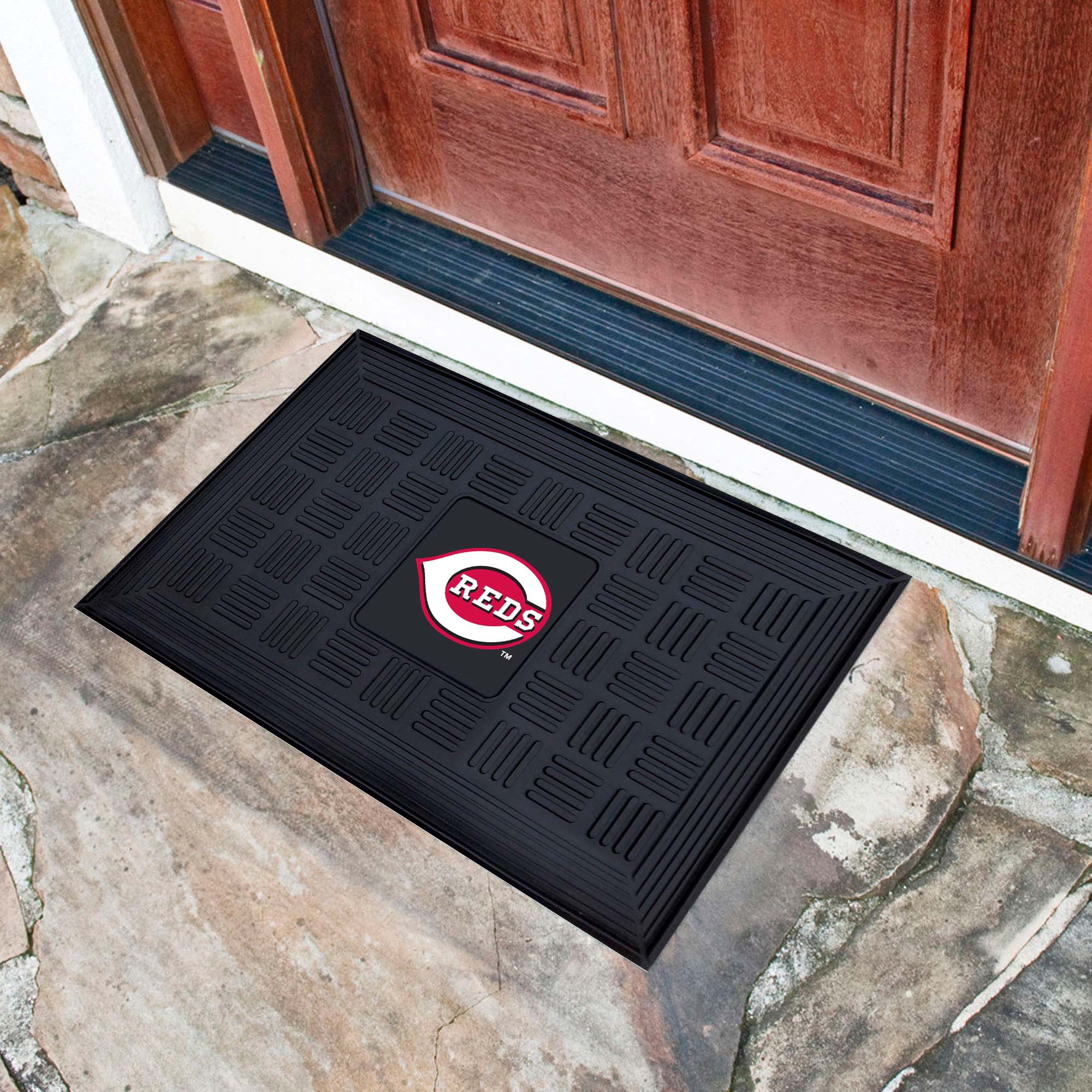 Cincinnati Reds Heavy Duty Vinyl Medallion Door Mat - 19.5in. x 31in. - Cincinnati Reds