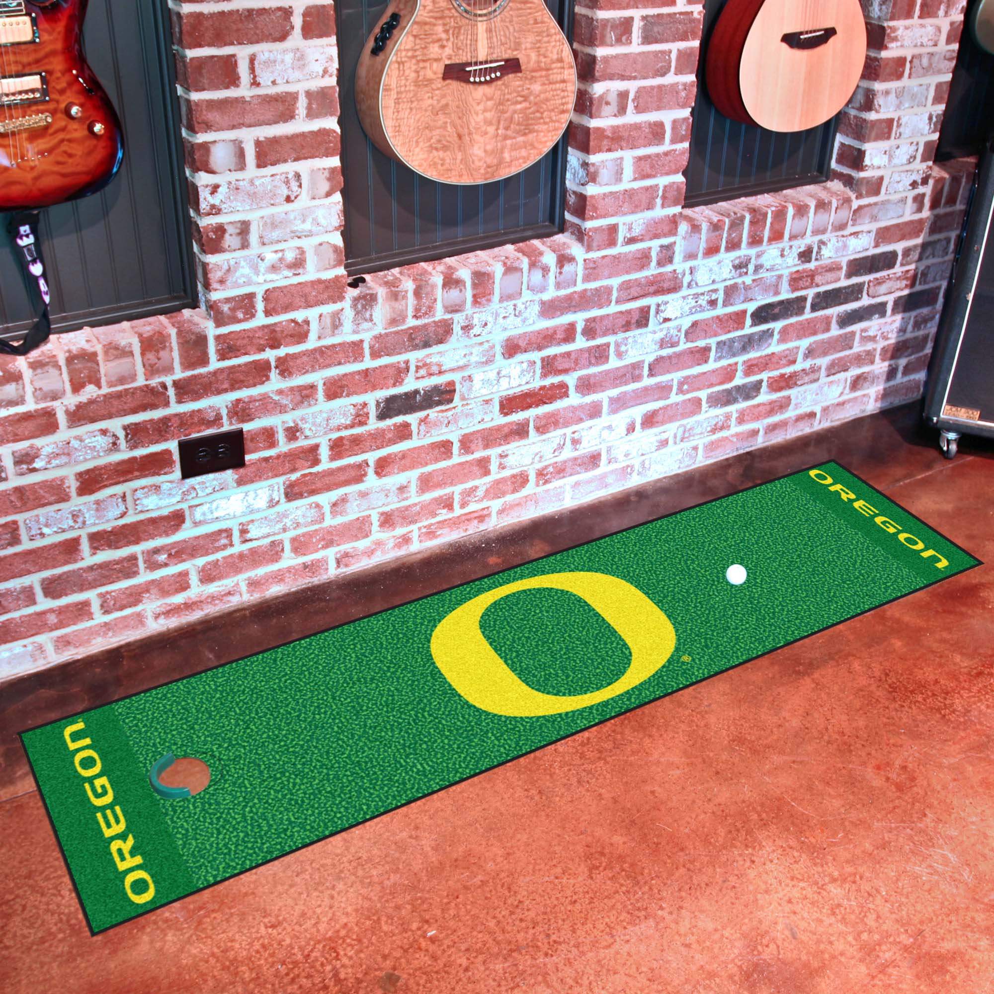 Oregon Ducks Putting Green Mat - 1.5ft. x 6ft.