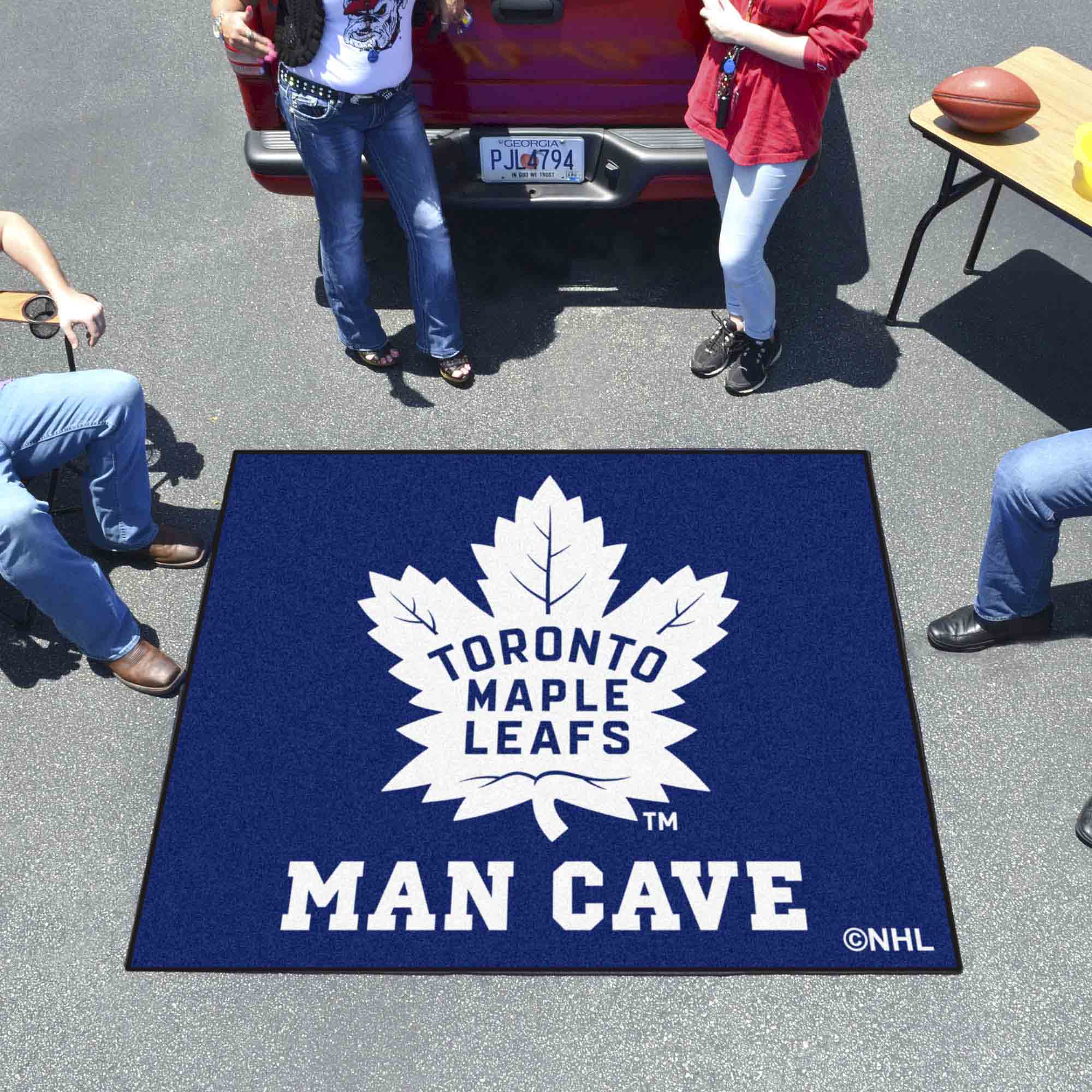 Toronto Maple Leafs Man Cave Tailgater Rug - 5ft. x 6ft.