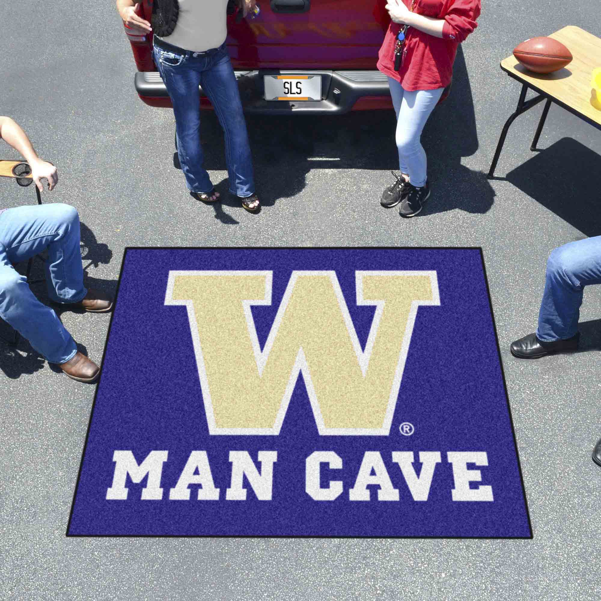 Washington Huskies Man Cave Tailgater Rug - 5ft. x 6ft.