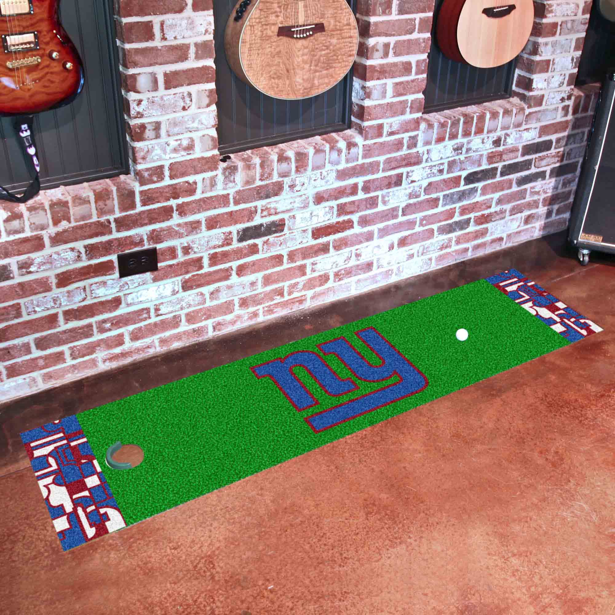 New York Giants Putting Green Mat - 1.5ft. x 6ft.