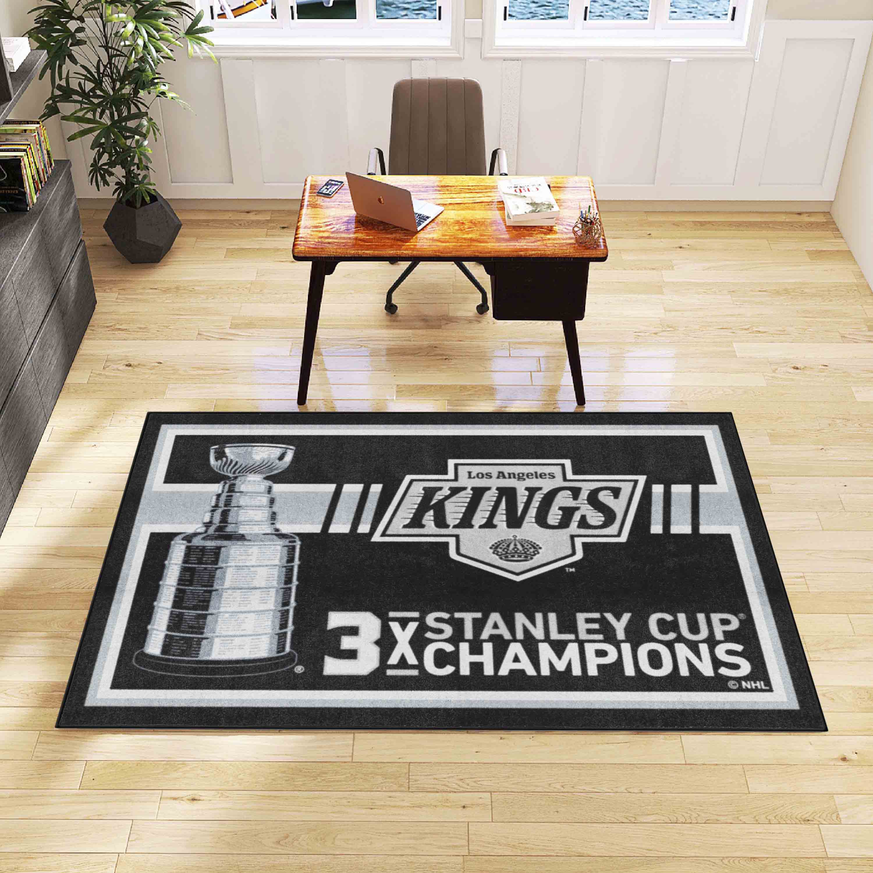 Los Angeles Kings Dynasty 5ft. x 8ft. Plush Area Rug