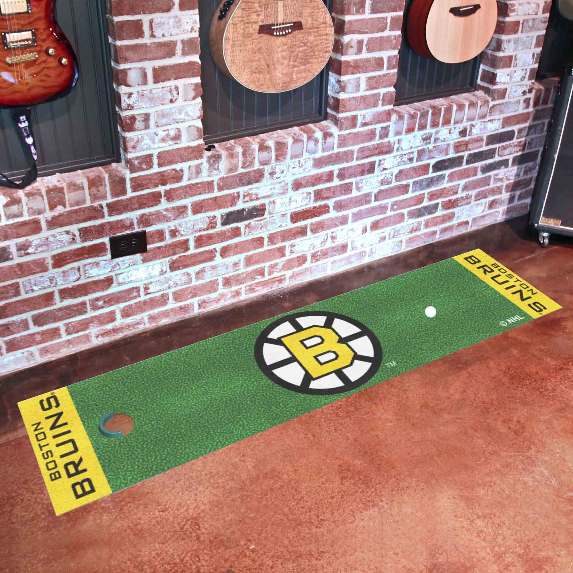 Retro NHL Boston Bruins Putting Green Mat - 1.5ft. x 6ft. - Boston Bruins