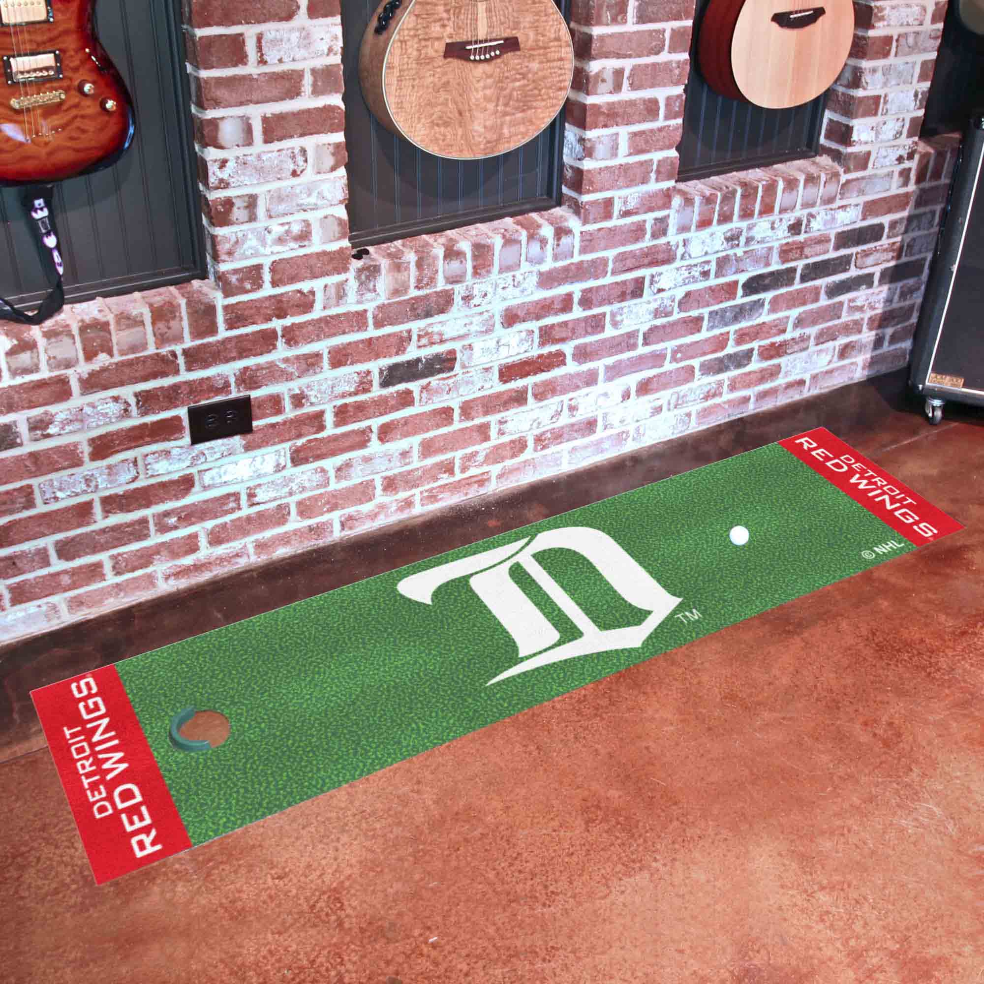 NHLRETRO Detroit Red Wings Putting Green Mat - 1.5ft. x 6ft. - Detroit Red Wings