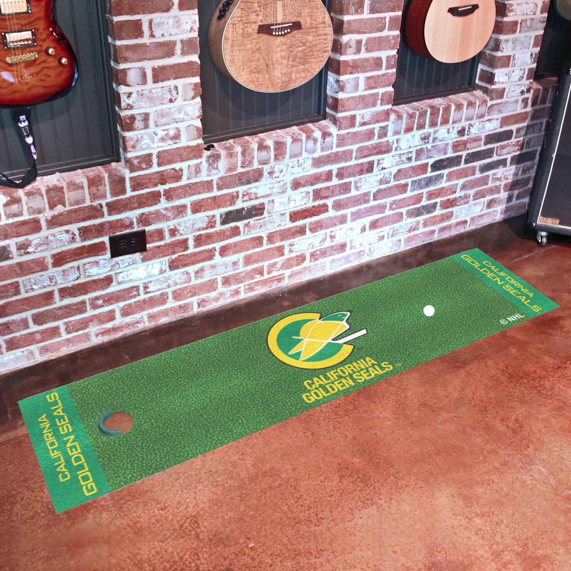 NHLRETRO California Golden Seals Putting Green Mat - 1.5ft. x 6ft.