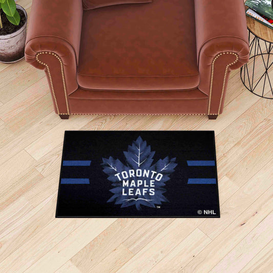 Alfombra decorativa de inicio de Toronto Maple Leafs: 19 x 30 pulgadas.