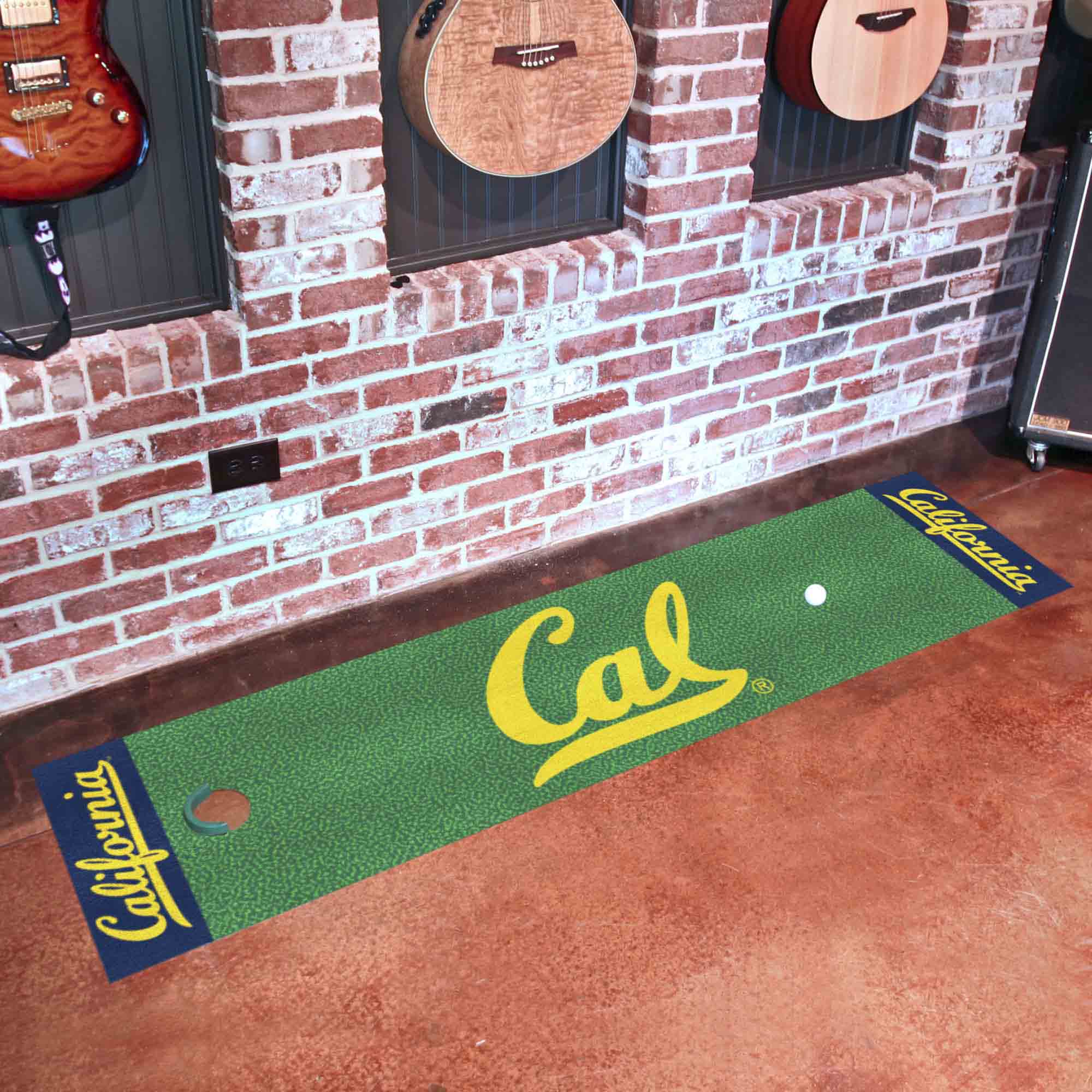 Central Michigan Chippewas Putting Green Mat - 1.5ft. x 6ft.