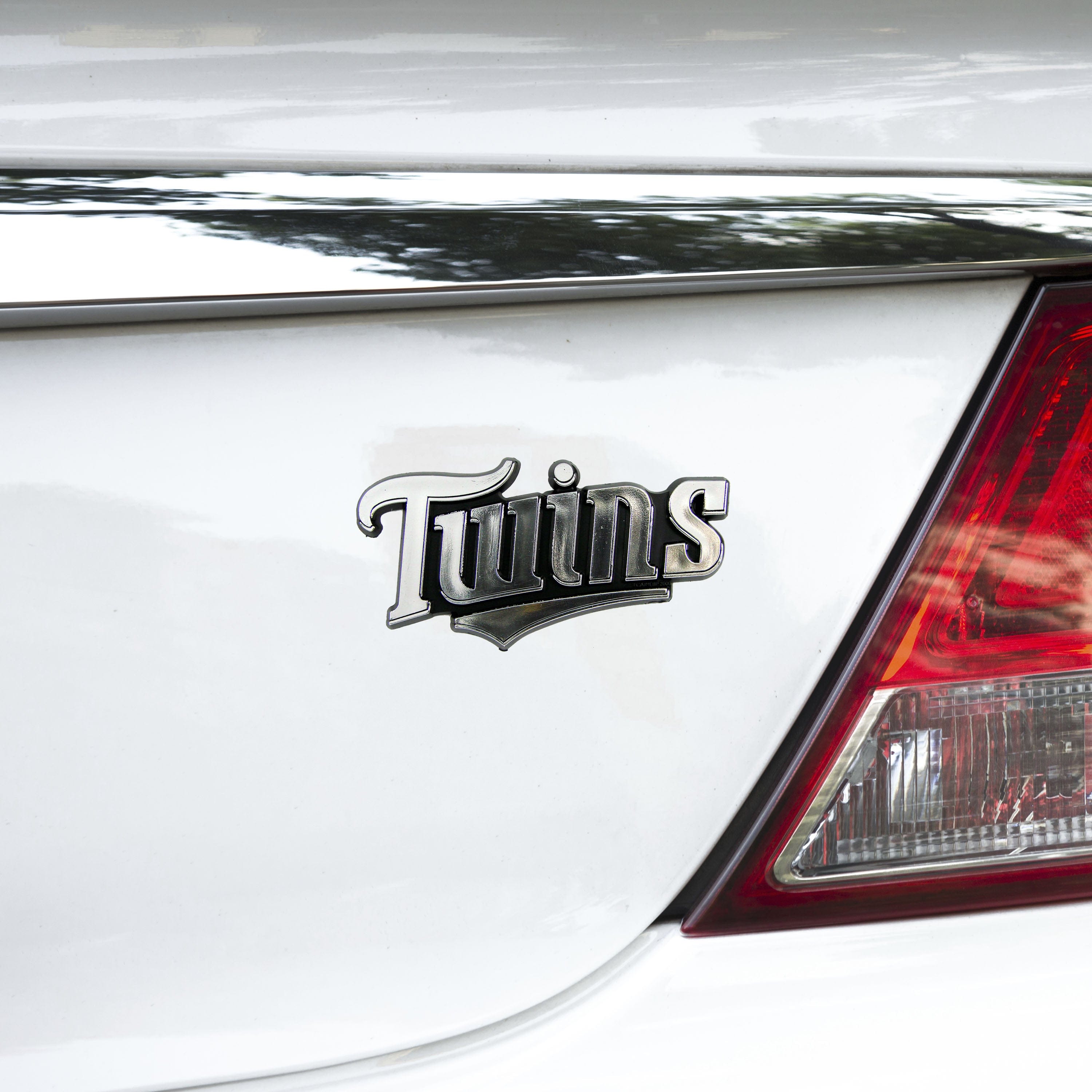 Minnesota Twins Molded Chrome Plastic Emblem - Minnesota Twins