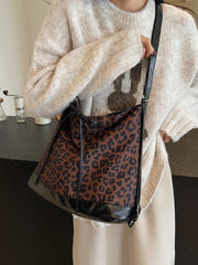 Bolso bandolera de doble uso con estampado de leopardo