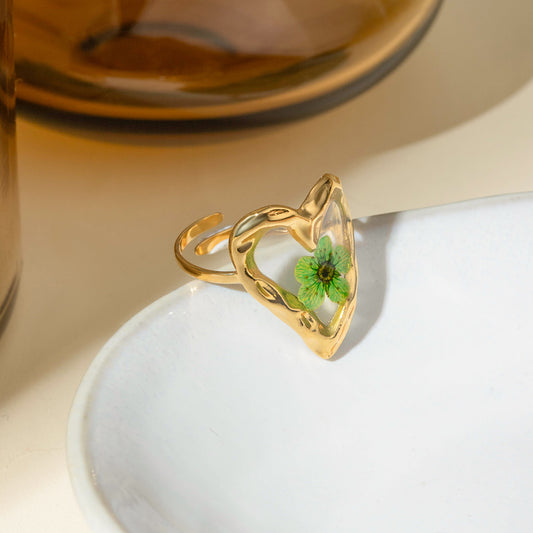 Anillo de acero inoxidable con flor eterna