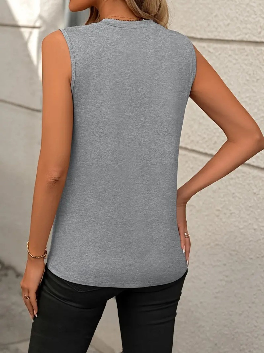 Round Neck Sleeveless Tank Trendsi