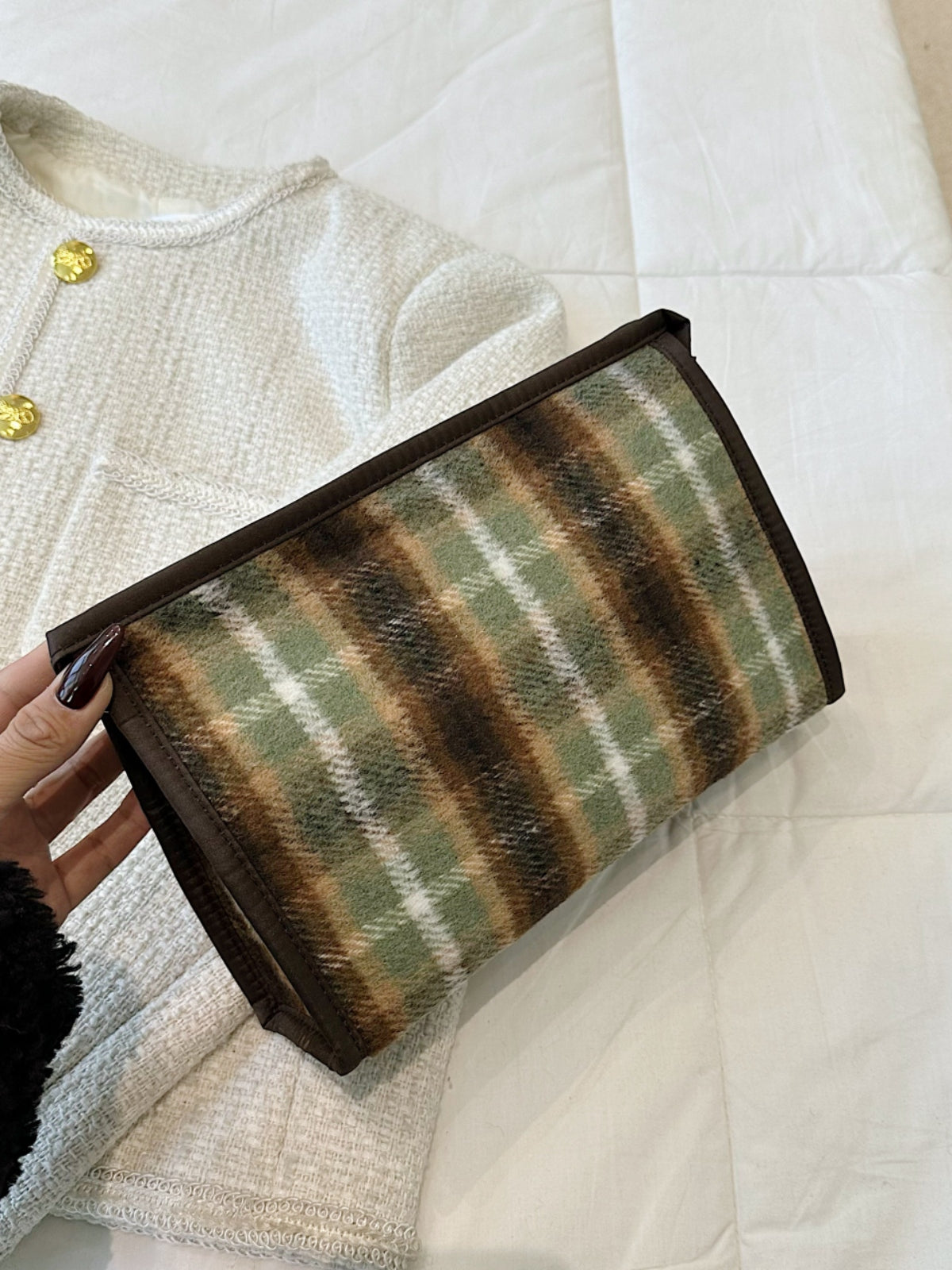 Contrast Plaid Clutch with Zipper