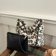 Bolso de hombro peludo con estampado de leopardo