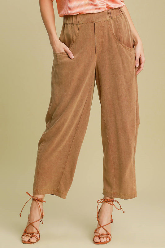 Pantalones holgados con cintura elástica y bolsillos de Umgee