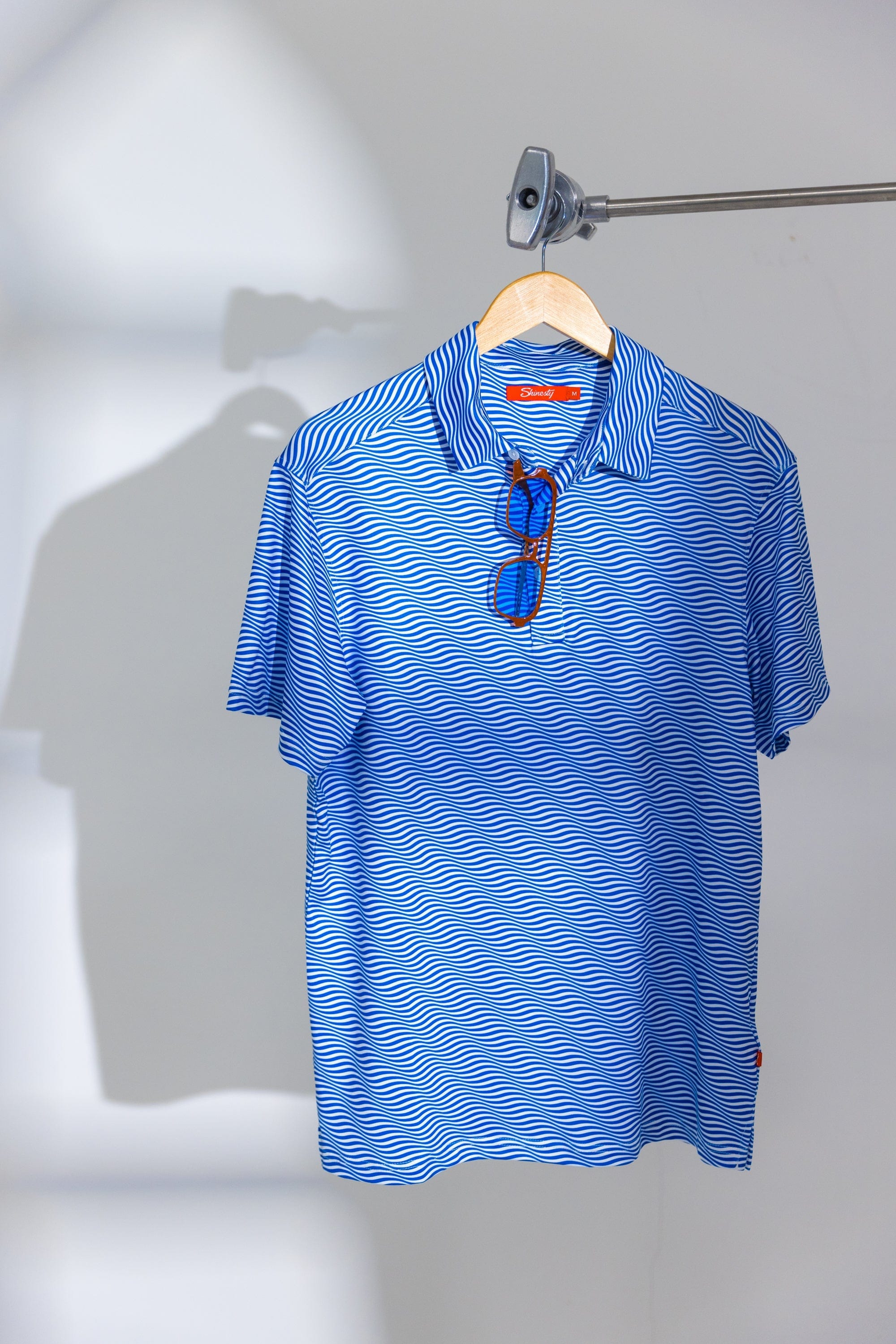 The Swim Lesson | Blue Wave Tropical Men’s Polo - Shinesty