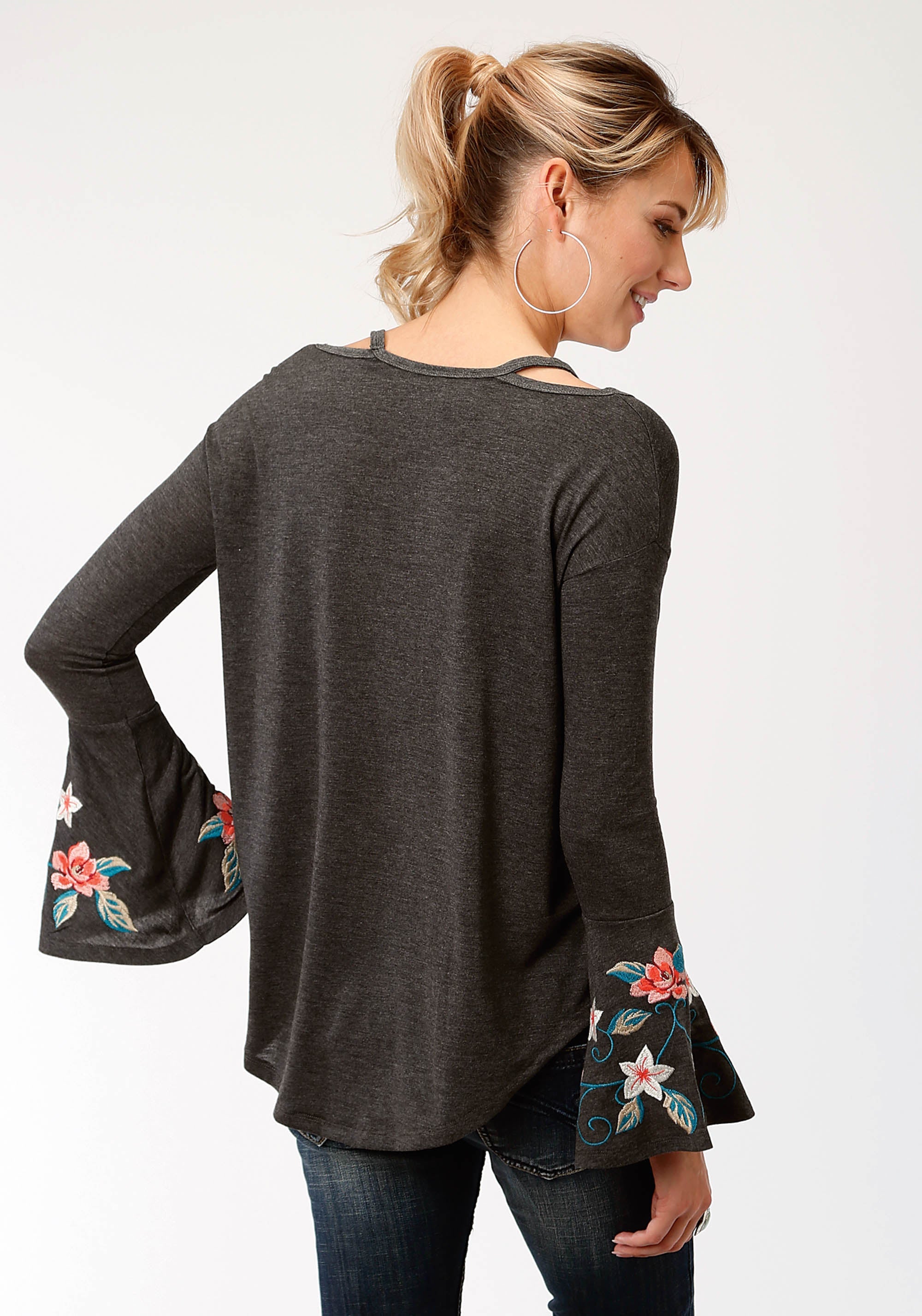 Roper Womens Heather Gray With Floral Embroidery Long Sleeve Knit Top